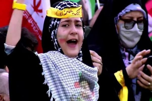 انتقادات واسعة لاحتفالات حزب الله بنكهة إيرانية.. ومعارضون: "يغسلون أدمغة الأطفال"