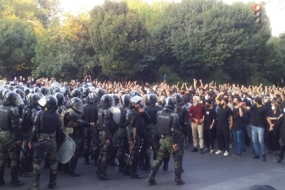 Widening Gulf Between Iranians and Government Fuels Dissent