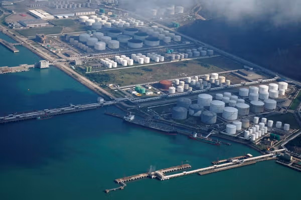 China refiners turn to Russian oil as Iran faces rising uncertainty