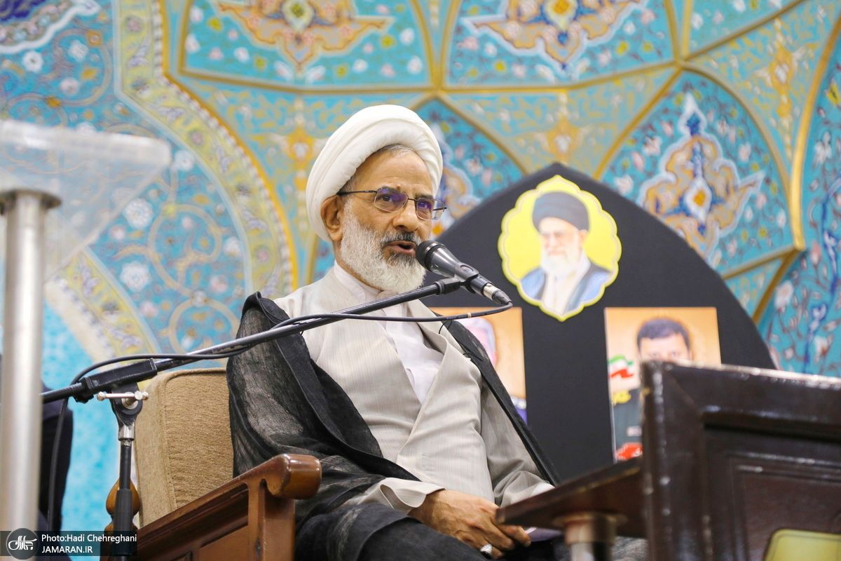 نماینده خامنه‌ای در سپاه: آمریکا خیال تسلیم ایران را به گور خواهد برد