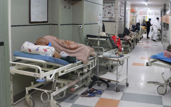 مدیر روابط عمومی نظام پزشکی: تخت نیست، کف اورژانس برای بیماران کرونا پتو میاندازند