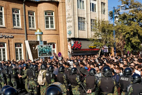 نشر دعوات واسعة النطاق للاحتجاج الشعبي بإيران في ذكرى نوفمبر 2019