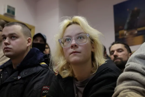 نوازنده نوجوان خيابانی كه به چهره تازه سركوب كرملين تبديل شد