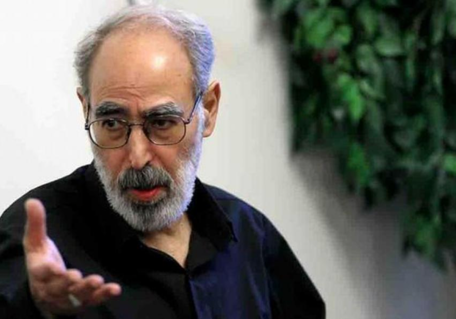 ناشط سياسي إيراني: خامنئي يستخدم "خدعة الانتخابات" لتعزيز سلطته القمعية