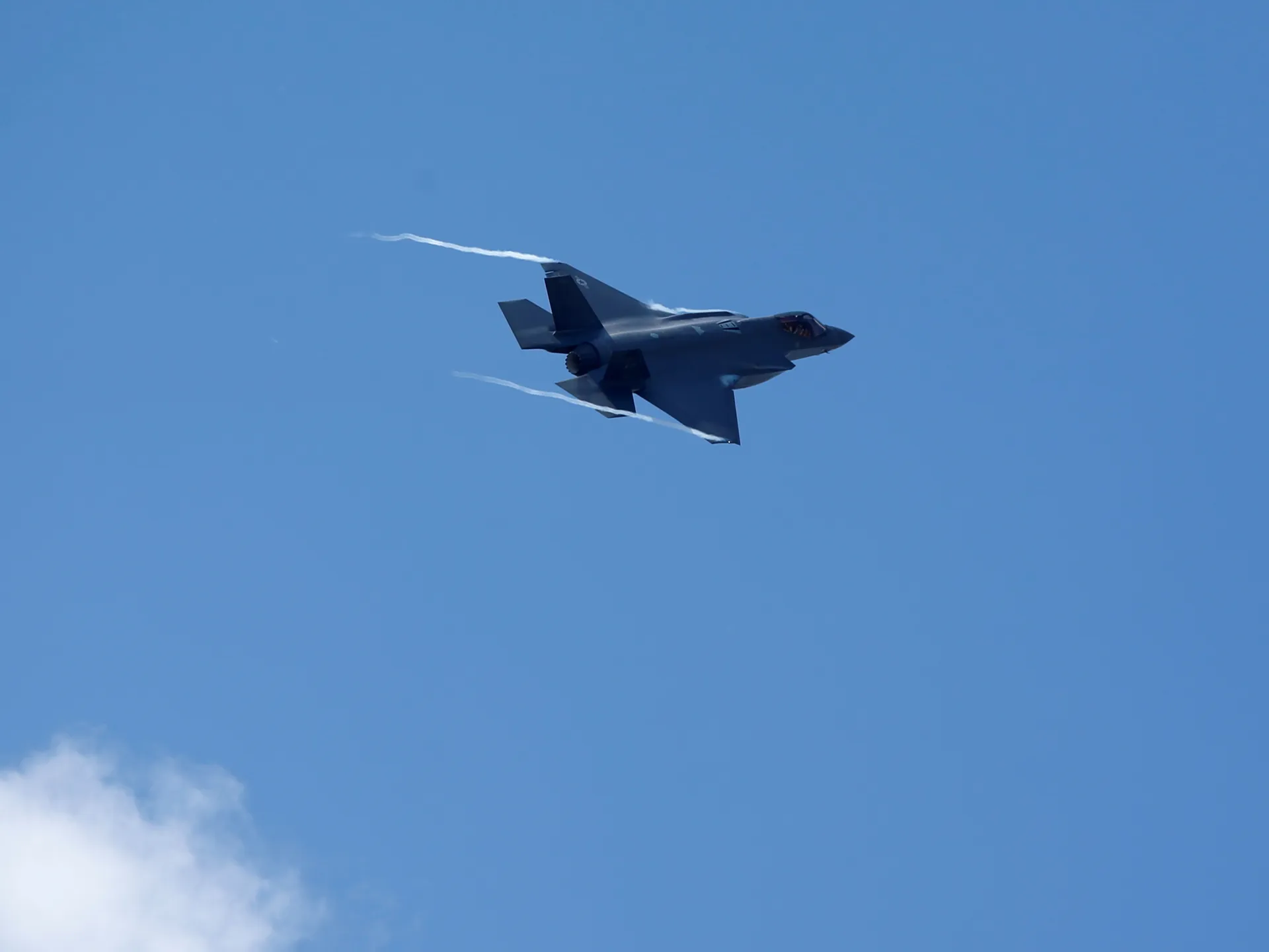 الجيش الإسرائيلي يعلن إسقاط مقاتلة إيرانية في أجواء طهران