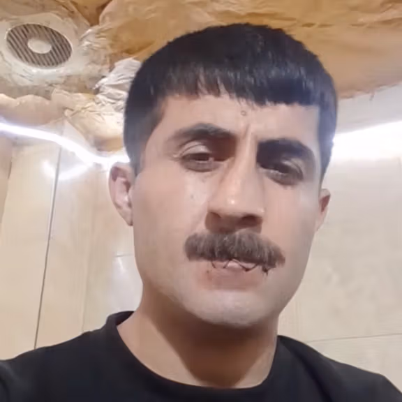 صمد پورشه، بازداشتشده خیزش انقلابی، در اعتراض به احضار به دادگاه لبهایش را دوخت