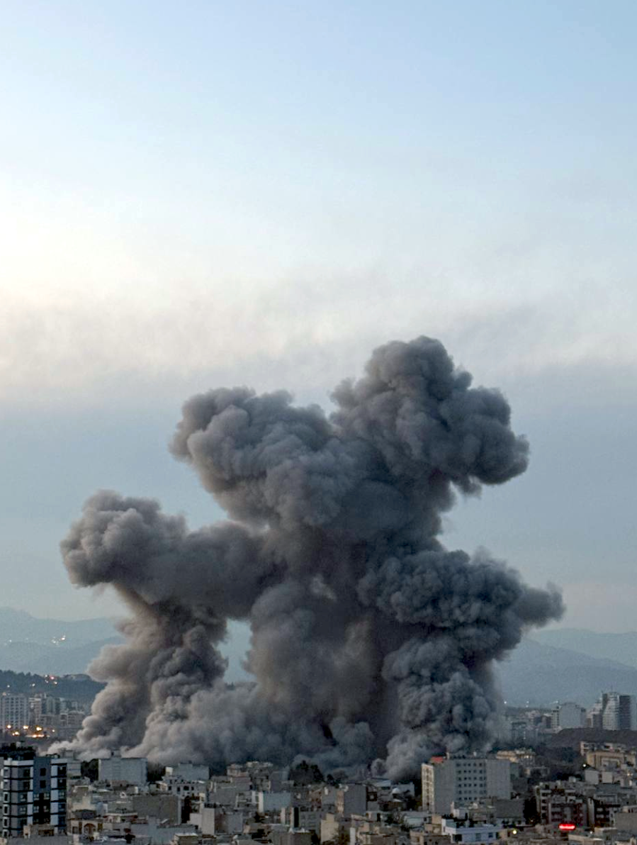 سفارت سابق آمریکا در تهران بمباران شد