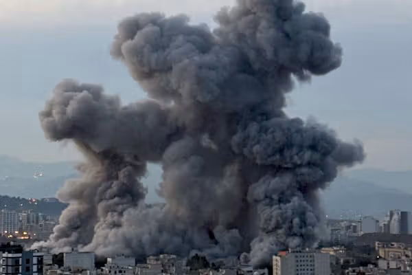 سفارت سابق آمریکا در تهران بمباران شد