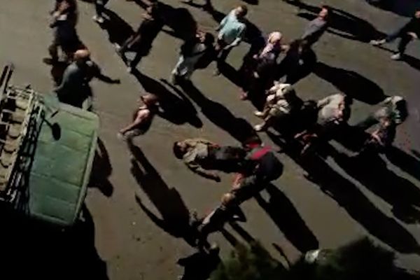 نُقل إلى المستشفى وهو ينزف بشدة.. إصابة مواطن إيراني في أصفهان برصاص عناصر "الباسيج"