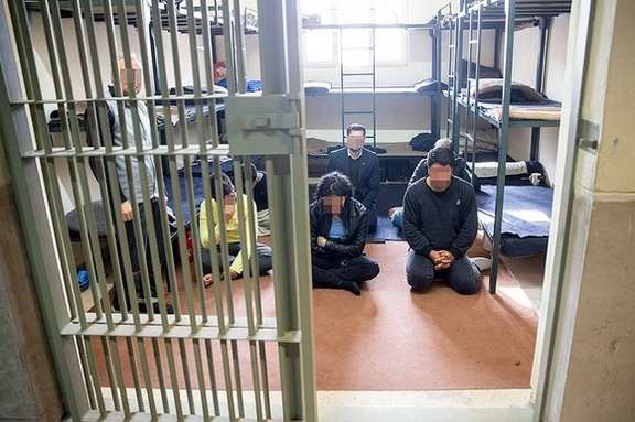 Prisoner seen in Fashafuyeh jail during a visit by a government official.