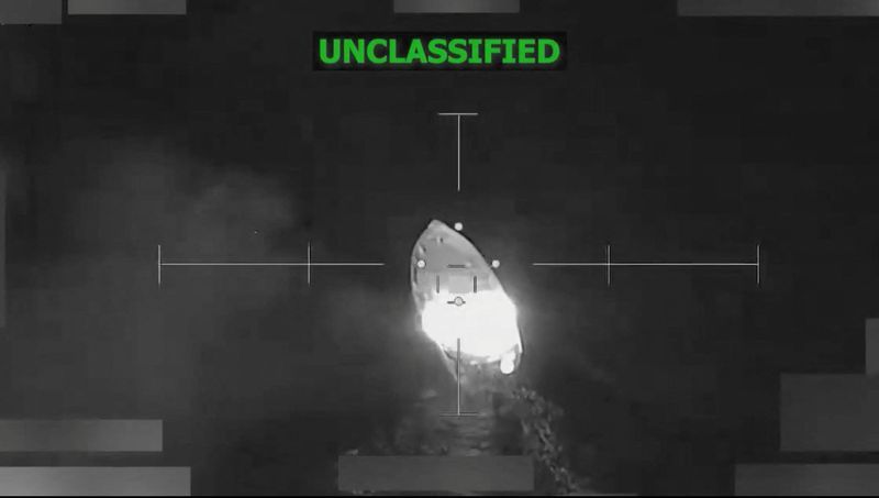 گارد ساحلی آمریکا در جستجوی بازماندگان پس از حمله به قایق‌های مظنون به قاچاق مواد مخدر است