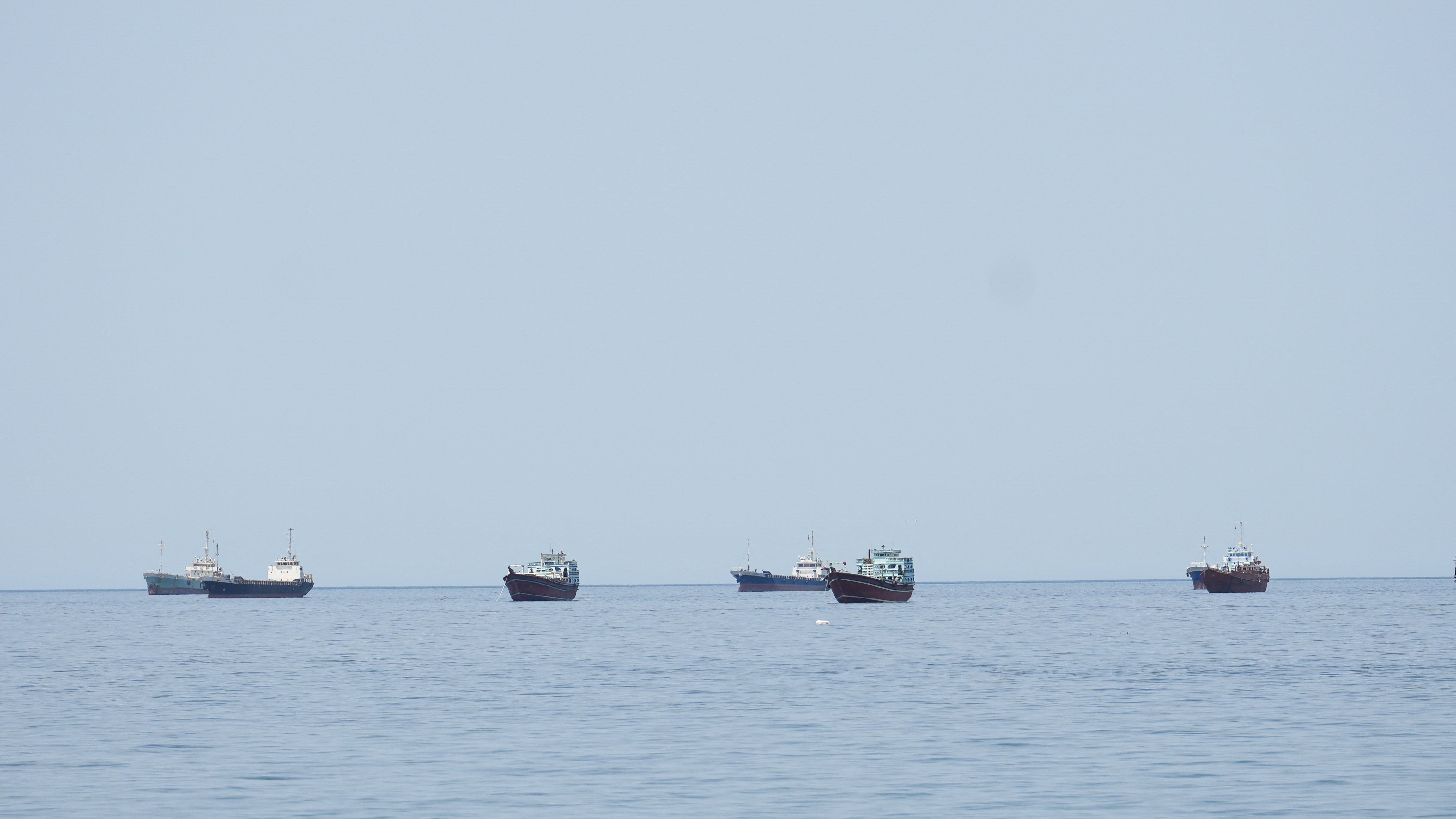 ان‌بی‌سی: دو کشتی مرتبط با جمهوری اسلامی و یک قایق تفریحی روسی از تنگه هرمز عبور کردند