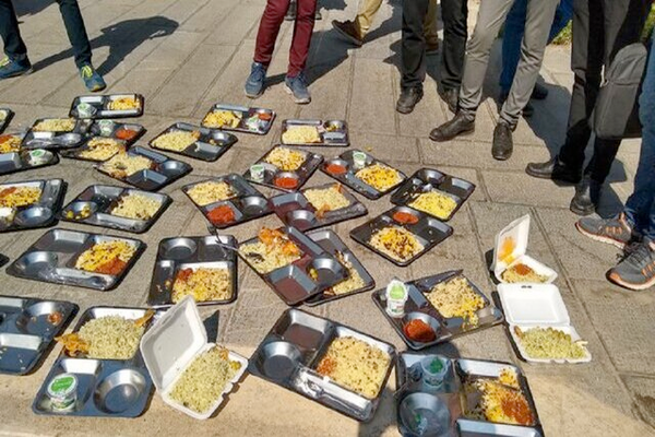 تسمم نحو 300 طالب في إيران منذ بداية العام الدراسي.. ونشطاء: النظام ينتقم من الطلاب