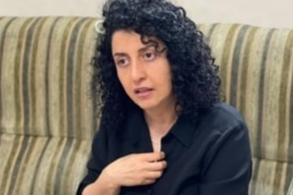 بعد مداهمة منزلها.. السلطات الإيرانية تعتقل الناشطة الحقوقية نرجس محمدي
