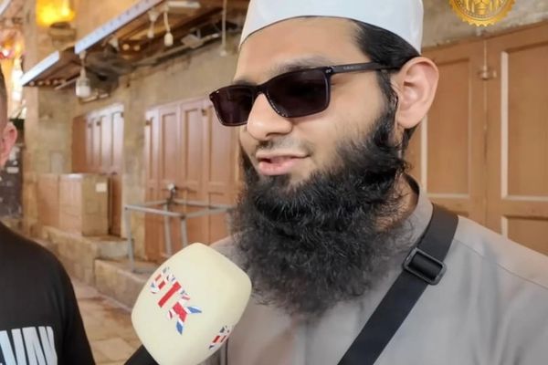 مسجدی در بریتانیا امام جماعت خود را به دلیل بیان اینکه با اسرائیل مشکلی ندارد، تعلیق کرد