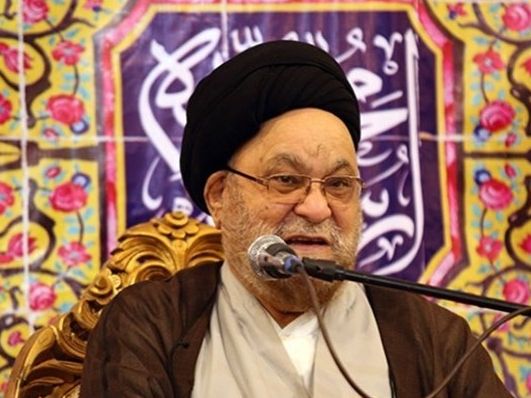 امام جمعه اصفهان: امیدواریم پوزه آمریکا را به خاک بمالیم