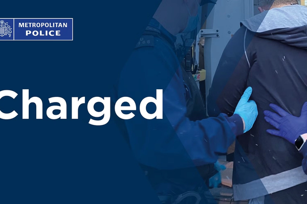 بريطانيا تتهم طهران بتهديد أمنها القومي.. و3 إيرانيين يمثلون أمام المحكمة