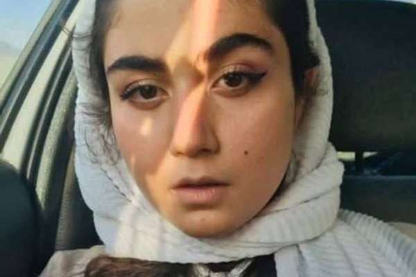 الأمن الإيراني يتحرش جنسيا بناشطة بعد اعتقالها بسبب رفضها الحجاب الإجباري