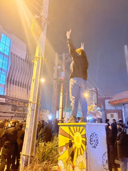 مسؤول إيراني سابق: طهران "أهدرت فعليًا" فرص التفاوض ويجب الاستعداد لمواجهة "صراع وشيك"