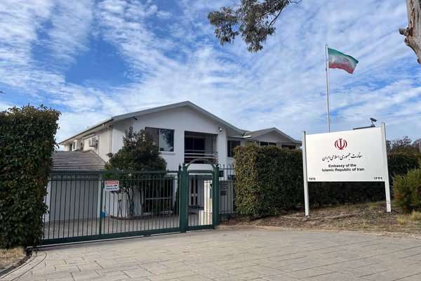 أستراليا تطرد السفير الإيراني وتتهم طهران بالوقوف وراء هجمات معادية للسامية