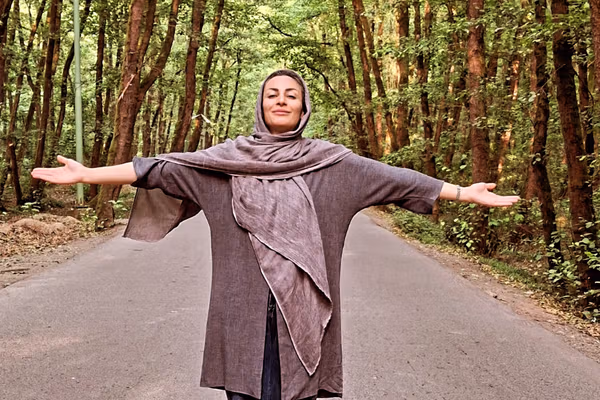 صالحه اکبری؛ پرستاری که هنگام دفاع از شوهرش با شلیک ماموران کشته شد