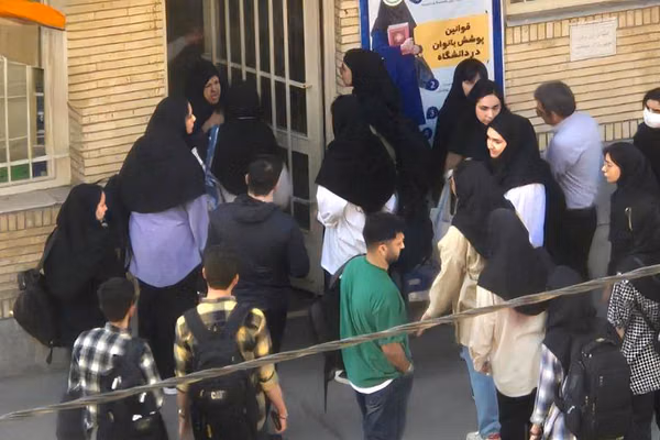 رییس دانشگاه علوم پزشکی ایران: رعایت ضوابط پوشش در دانشگاهها و بیمارستانها الزامی است