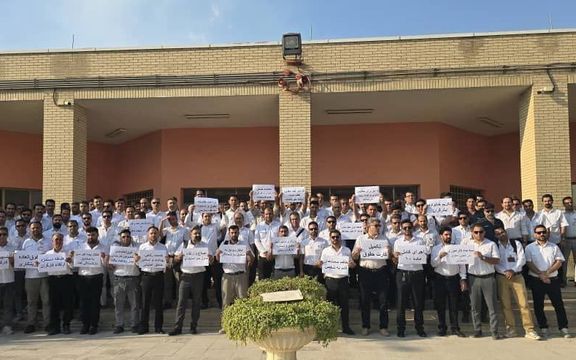 تجمع کارکنان رسمی در مناطق نفتی جنوب ایران همزمان با اعتراض کارگران ارکان ثالث در تهران
