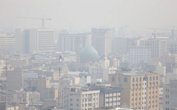 افزایش آلودگی هوا و هجوم ریزگردها مراکز آموزشی و ورزشی مشهد را تعطیل کرد