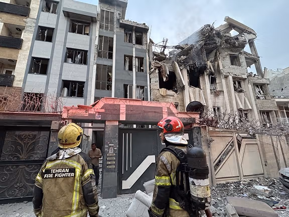 رسانهها از شنیده شدن صدای انفجارهای شدید در مناطقی از تهران خبر دادند