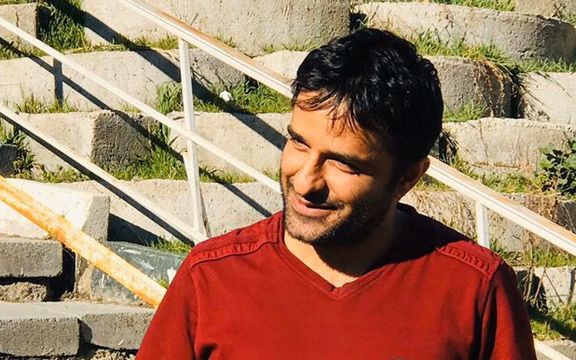 محاكمة ناشط طلابي إيراني بتهمة الكشف عن وجود "بق الفراش" في سجن "إيفين"