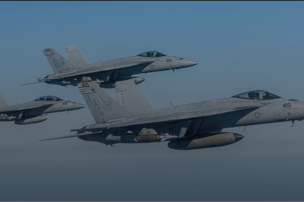 "البنتاغون": التحركات العسكرية الأميركية الأخيرة تبعث بـ "رسالة ردع قوية" إلى إيران