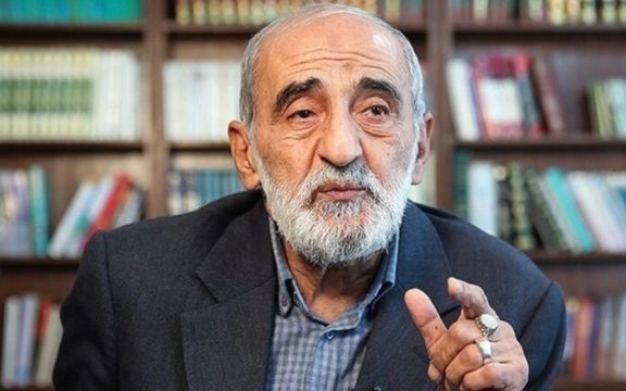 مدیرمسئول روزنامه کیهان: شکرخدا میبینید اکثر مسئولان سادهزیست هستند