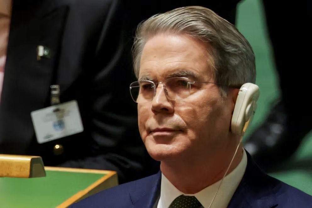 وزير الخزانة الأميركي: حملة الضغط الأقصى أدت إلى انهيار الاقتصاد الإيراني