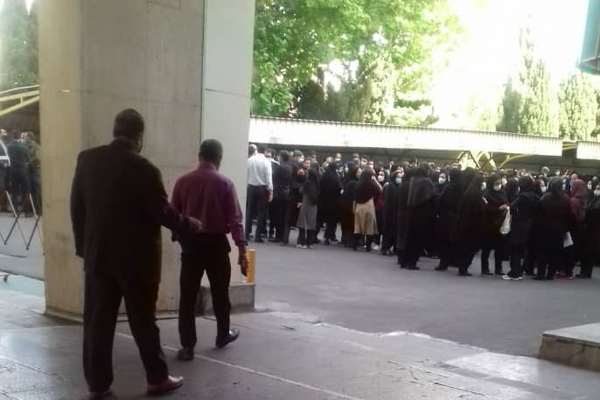 Iran Labor Ministry Staff Walk Out In Unprecedented Protest