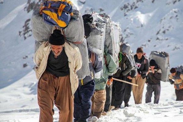 "هيومن رايتس ووتش": النظام الإيراني يستخدم القوة المفرطة والمميتة ضد العتالين