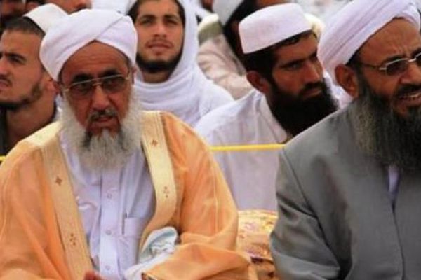 بدعوى إلقاء "خطب كاذبة" ضد النظام.. السجن 5 سنوات لإمام أهل السنة بمدينة "راسك" الإيرانية