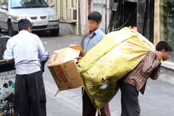خبير اقتصادي إيراني: ثُلث المواطنين في بلدنا يعيشون في فقر مدقع