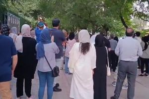 خانوادههای بازداشتشدگان اعتراضات بحران آب و برق در شیراز دست به تجمع زدند