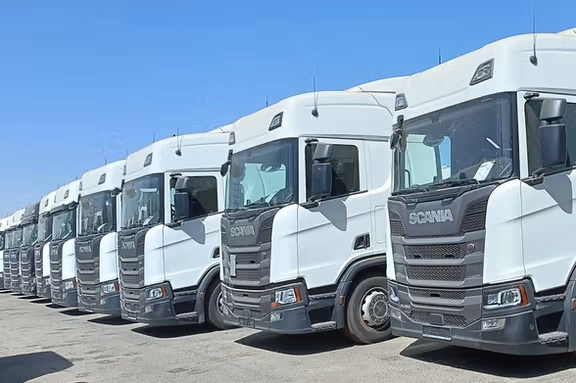 کامیونداران ترانزیتی ایرانی در مرز ازبکستان بلاتکلیف ماندهاند