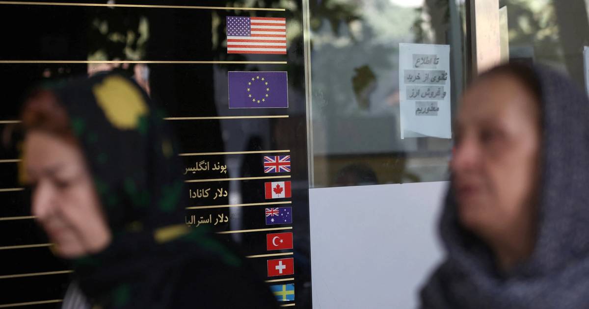 Iran's rial dips to 1.18 million per dollar following UN sanctions snapback