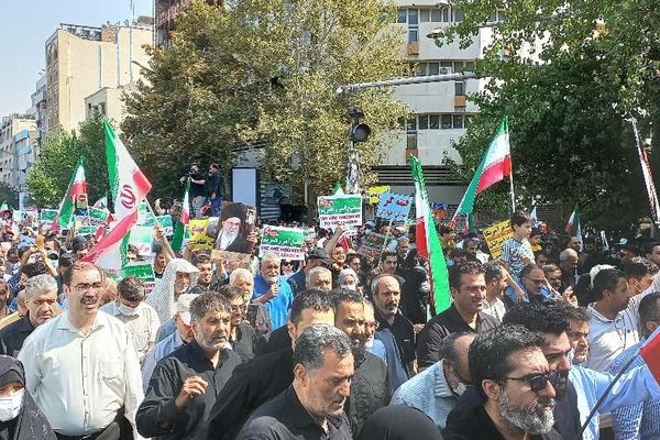 Tehran Stages A Crowd As Officials Threaten Protesters