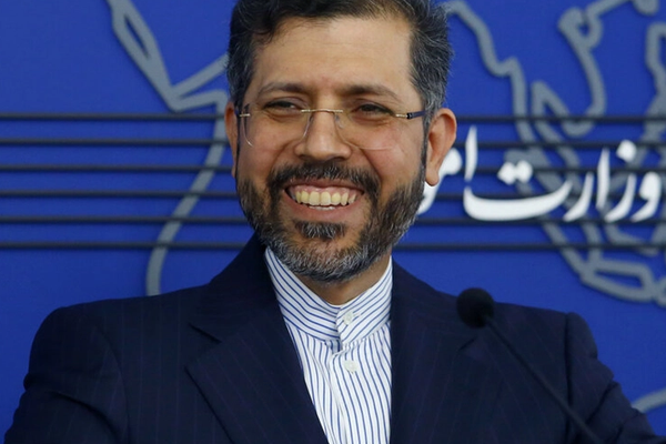 مساعد وزير الخارجية الإيراني: أمريكا ترغب في التفاوض، لكننا لسنا في عجلة من أمرنا