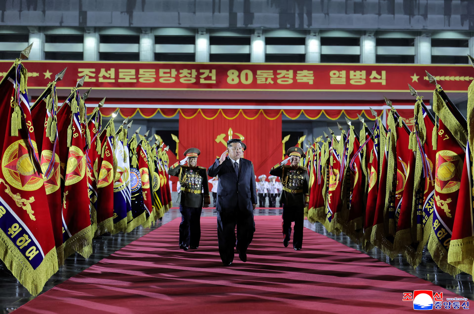 کره شمالی در یک رژه نظامی، موشک قاره‌پیمای جدید «هواسونگ–۲۰» را به نمایش گذاشت