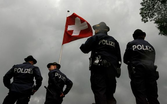 پناهجوی ایرانی بعد از گروگان گرفتن ۱۵ نفر در سوئیس به دست پلیس کشته شد