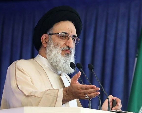 امامجمعه کرج: آمریکا با ۳۰ میلیون وبسایت مستهجن دنبال بیبند و باری است