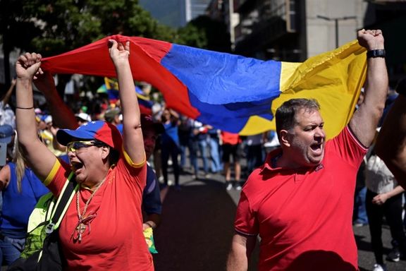 تجمع مخالفان نیکولاس مادورو در کاراکاس، ۲۰ دی