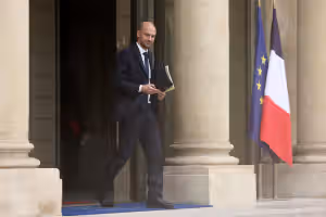 French foreign minister says diplomats detained in Iran have returned home