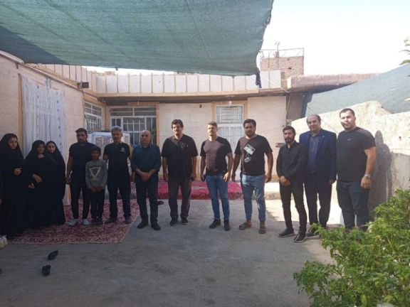 رسول خادم، وریا غفوری و پرویز پرستویی در مناطق زلزلهزده کاشمر