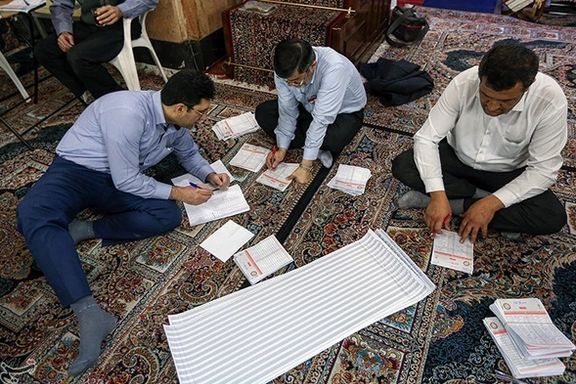 مهندسی انتخابات با بازداشت مخالفان و پاداش به رایدهندگان