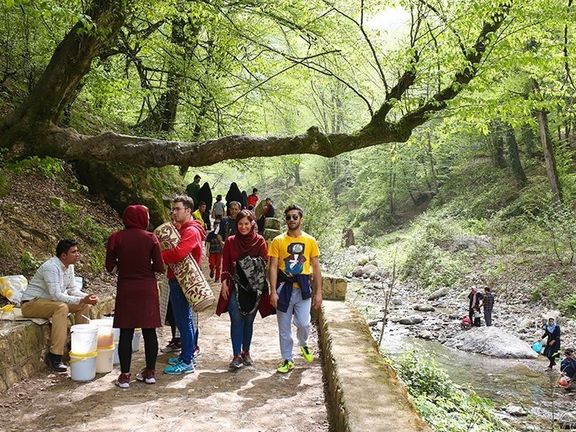 بازداشت یکباره ۱۲۰ گردشگر در جنگلهای شمال ایران به اتهام کشف حجاب و رقص مختلط